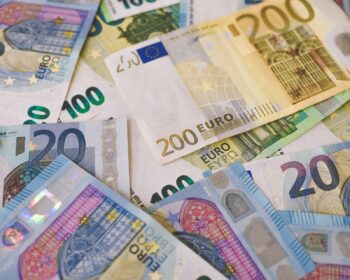euro, dollar, roste, slábne
